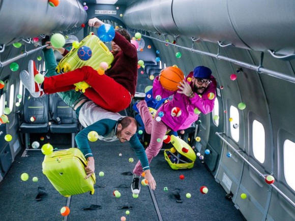 OK Goが体を張った。ガガーリン宇宙飛行士訓練センターで無重力状態に挑むPV「Upside Down & Inside Out」
