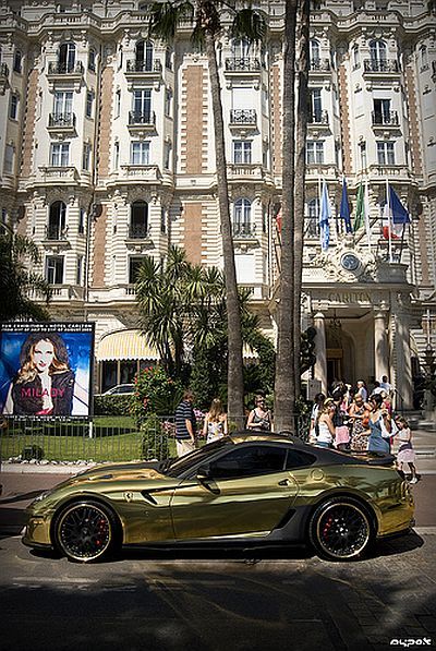 gold_ferrari_09