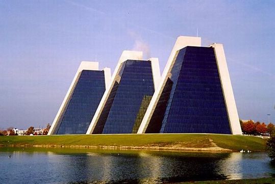 strange_buildings_around_the_world_01