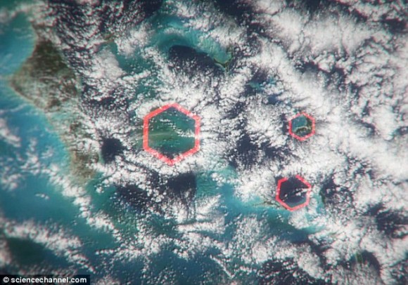 バミューダトライアングルの謎がついに解き明かされる？時速270kmの空気爆弾がその正体か？（米研究）
