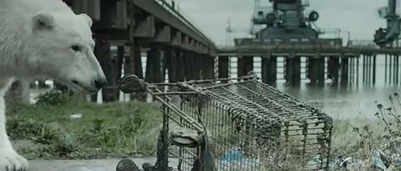 ホームレスとなったホッキョクグマがロンドンの街を彷徨い悲しい末路を辿る、グリーンピースの北極圏環境保護キャンペーンフィルム