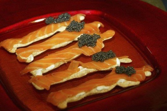 1258610609_how_black_caviar_is_made_11