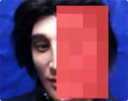 プレスリーそっくりのアニマトロニクスロボットの顔半分を解剖してみると・・・