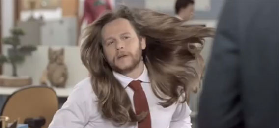 【ブラジル】痛快おバカCM  うっかり女性用シャンプーを使ってしまった男性の髪がとんでもないことに！