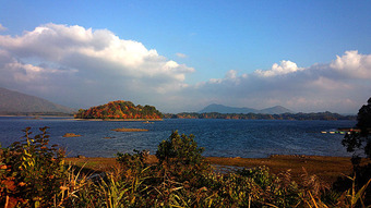 桧原湖紅葉