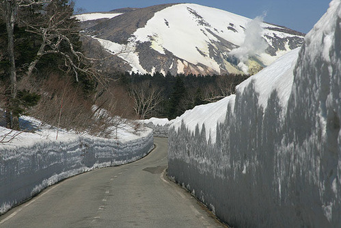 磐梯吾妻スカイライン雪の回廊090409