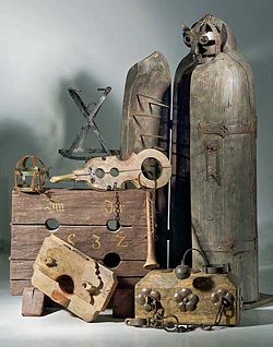 250px-Diverse_torture_instruments