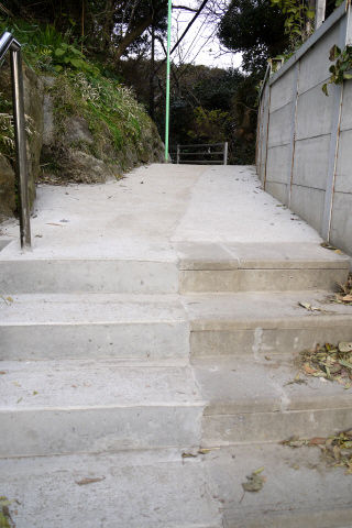 2012_0106_075607AA-02