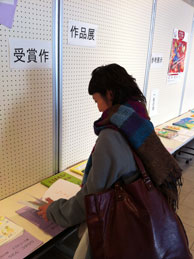読書中2