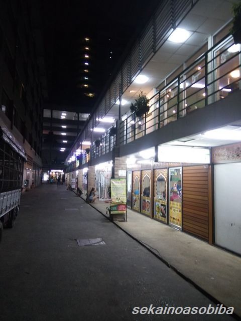 アンバサダーホテル横のH系マッサージ街