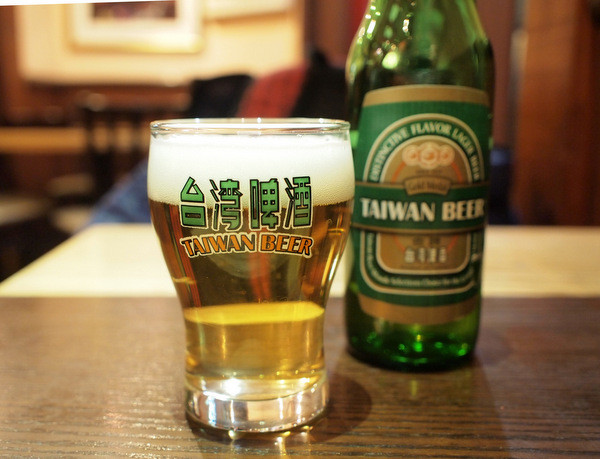劉の店・台湾ビールで喉を潤す