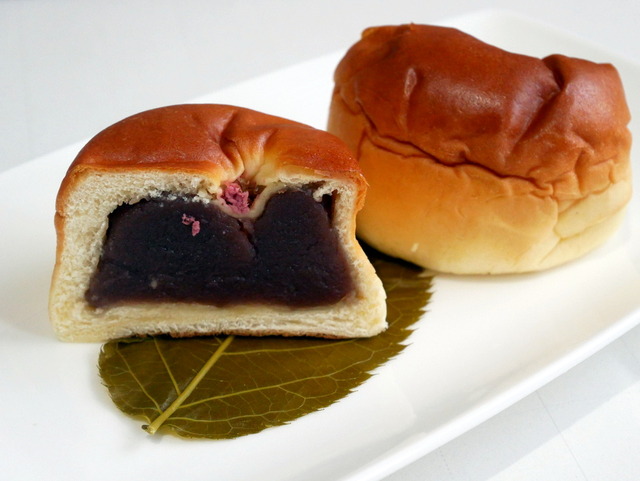 佐野名物・ナカダの桜あんぱん