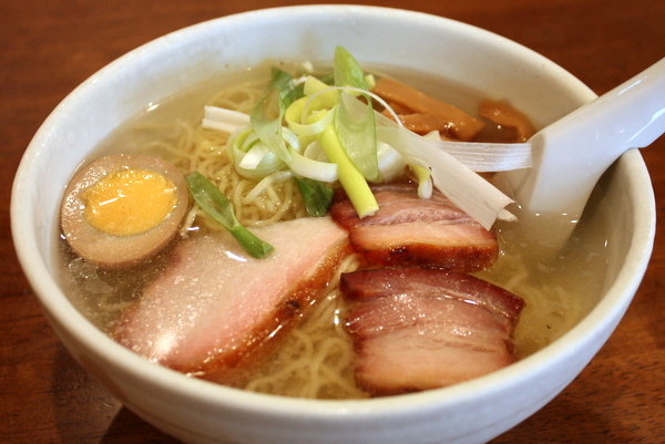 長良川沿いの古い街並みで味わう絶品 鮎ラーメン