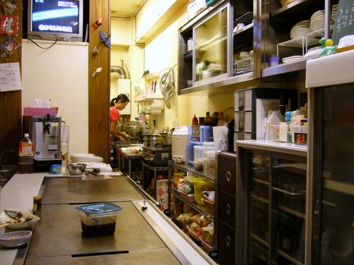 鉄板屋 武蔵小山 カウンターは鉄板