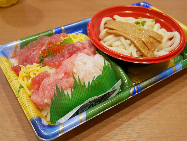 ヨークベニマルで、うどん+海鮮ちらし寿司