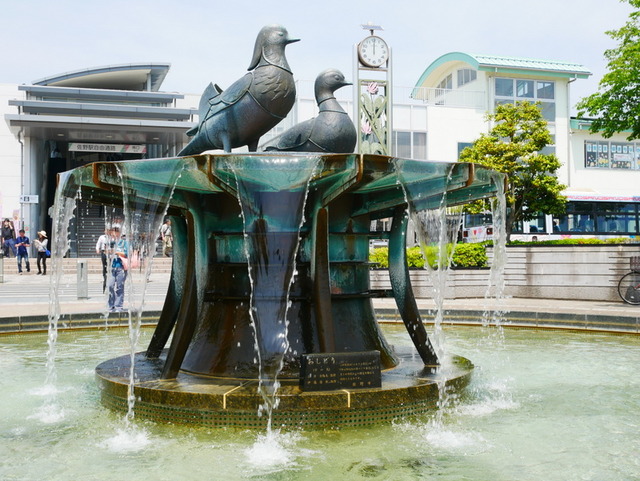 佐野駅前のハト噴水