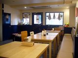 やわらかい調光の店内