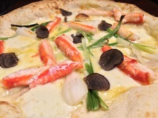 俺のイタリアン_トリュフとタラバガニのピザ