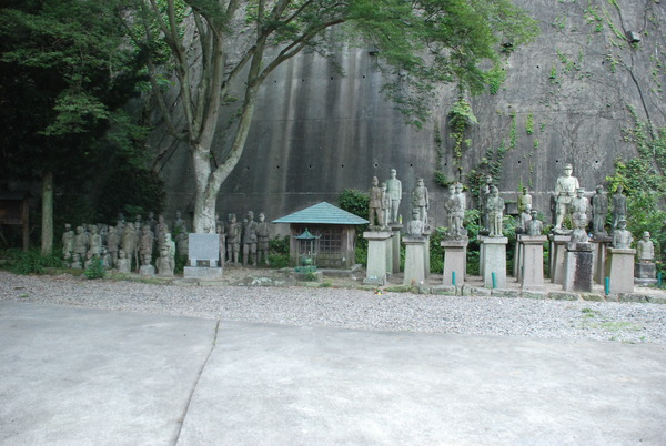 たぬき寺の軍人墓地 (14)