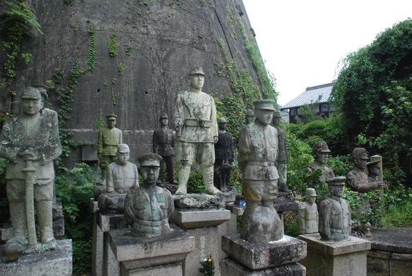 たぬき寺の軍人墓地 (16)