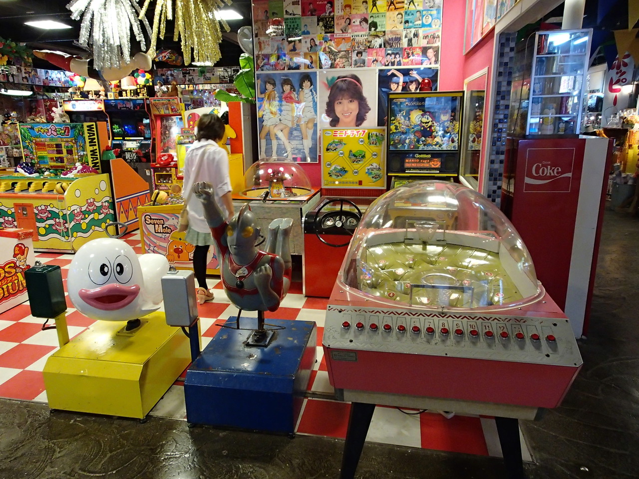 台場一丁目商店街 はレトロ感満載 駄菓子屋ゲームやエレメカだらけだ