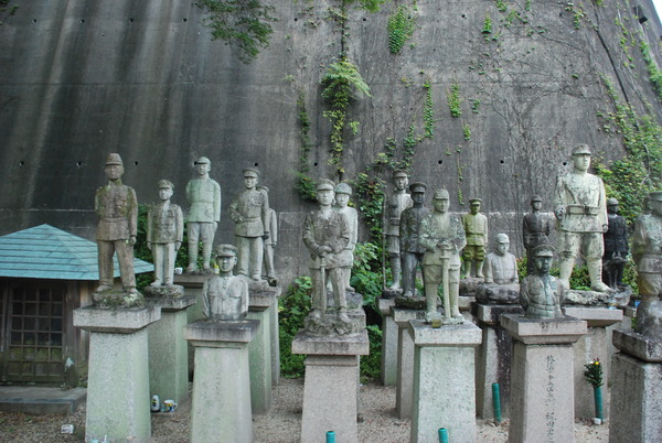 たぬき寺の軍人墓地 (15)