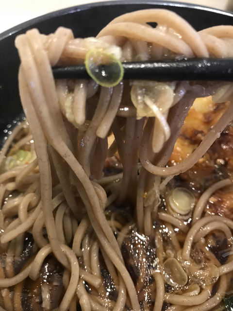 パチンコ屋敷地内の立ち食い系おそば