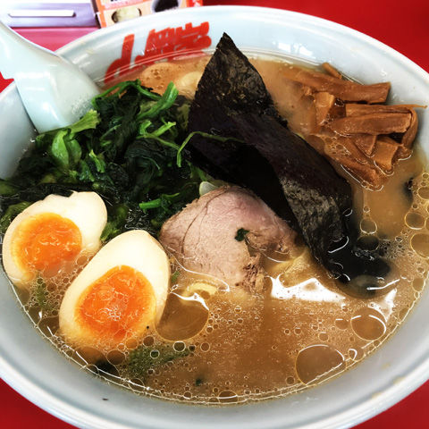 山岡家さんの醤油ラーメン味濃いめ脂少なめ麺バリカタ