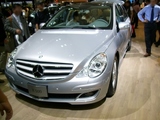 メルセデスベンツ新型車「Rクラス」発売