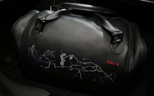 Ferrari 599 in cracked porcelain by Lu Hao