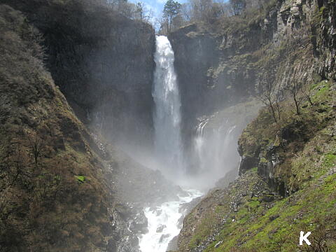 華厳の滝（2）観賞台上部からの眺め ［栃木県日光市2011年5月