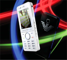 SAMSUNG - 830SC EMPORIO ARMANIモデル 写真で見る「830SC EMPORIO ARMANIモデル」 - ITmedia Mobile