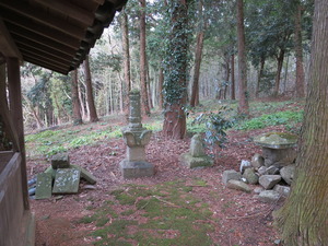 4沼口若八幡宝篋印塔