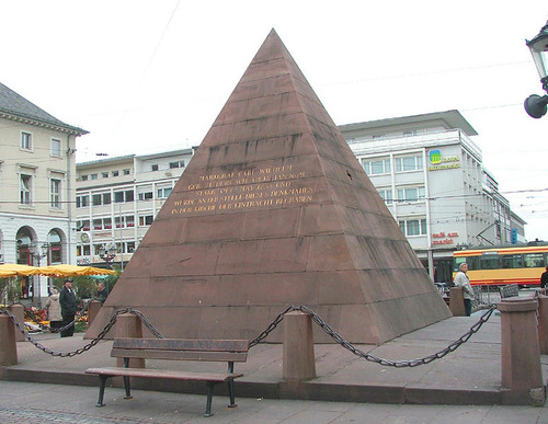 65724_1_Pyramide