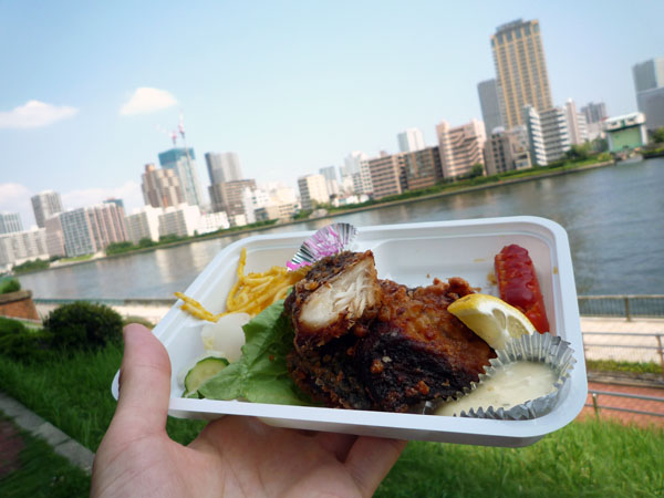 ほわいと乳飯店佃島方面バック