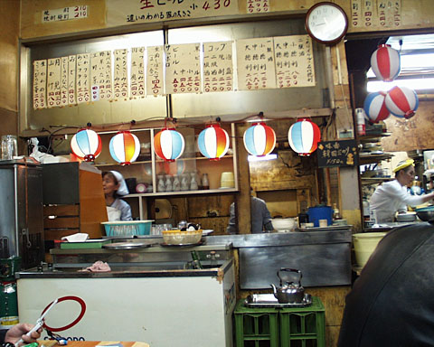 いづみや本店店内