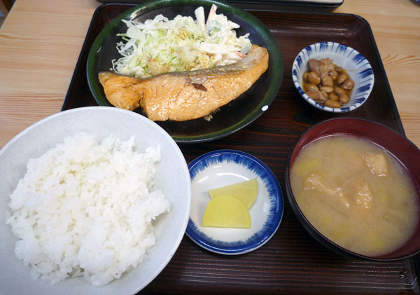 やまだやサーモンステーキ定食