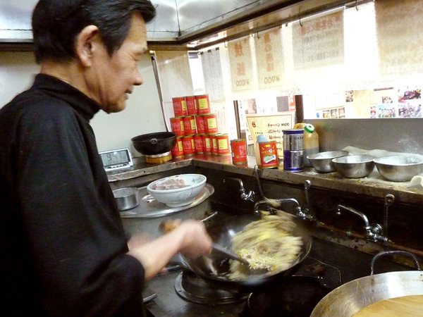 岡山さん鍋振り