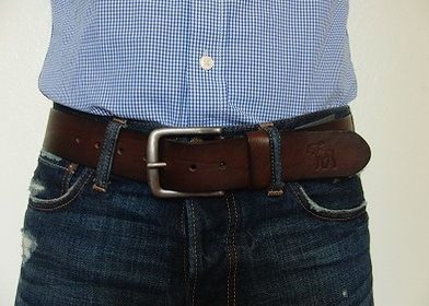 裾が短いのは出すんだっけか？