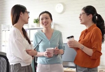 「わたしいっつも男の子に混じって遊んでて女の子の友達いなくてー。社会人になっても男性の先輩とばかり飲みに行っててー」