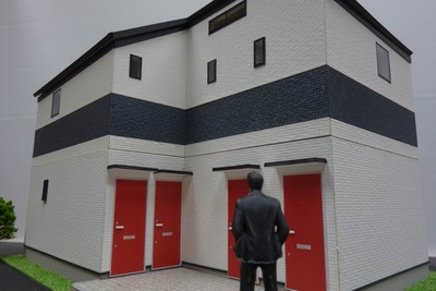 建築模型のおっさん 模型 1/50 建物模型 大工が模型を見る /建築