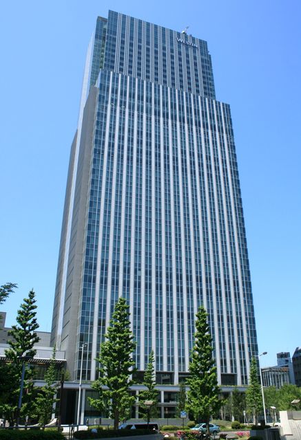 Sendai_Trust_Tower_from_east_2010-06-01