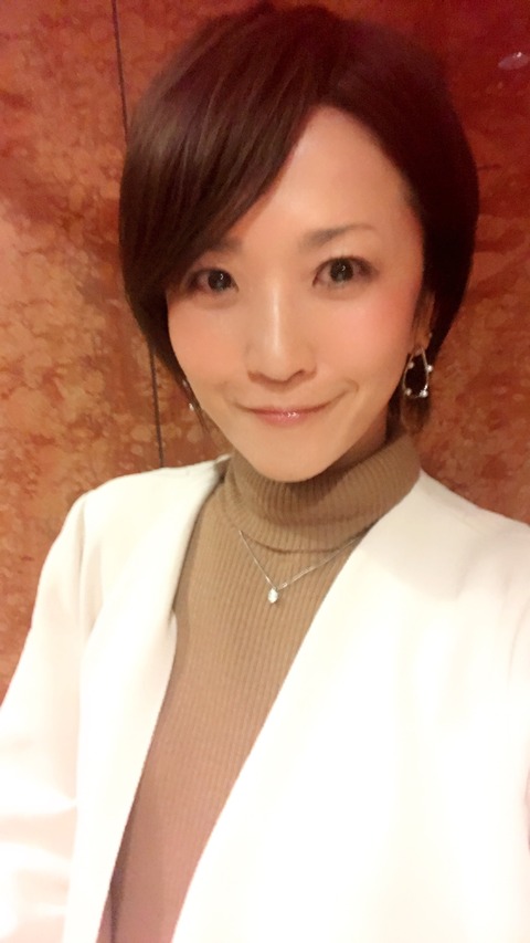 氏家由子