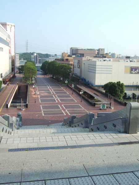 パルテノン多摩の大階段1