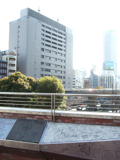 渋谷クロスタワーの階段と坂7