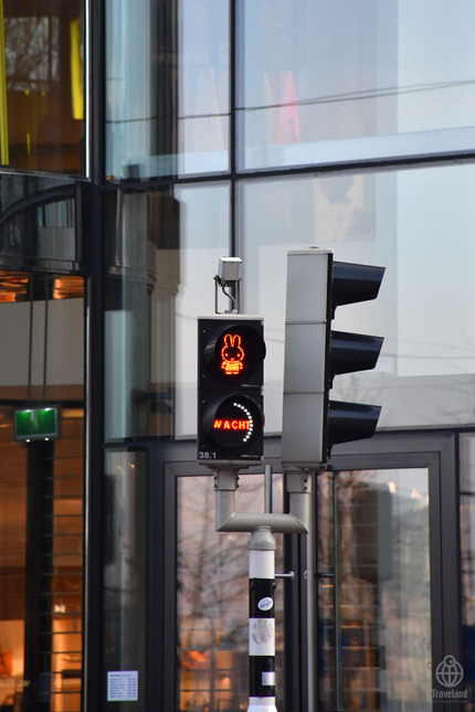 ミッフィーの信号機 : ヨコ旅