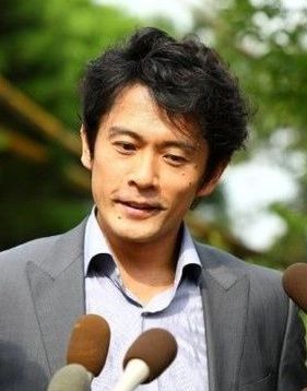 新井勝男
