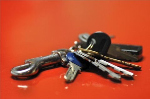 【アホ】同棲中の彼氏が車検の代車の鍵をディーラーに返し忘れた。彼氏「鍵を返せって言わなかった方が悪いだろ！」私「」