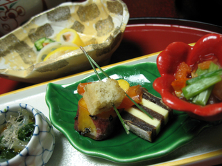 静岡県、東伊豆・西伊豆・稲取温泉「プロが選ぶ日本のホテル・旅館100選」に選ばれる「銀水荘」の夕飯。