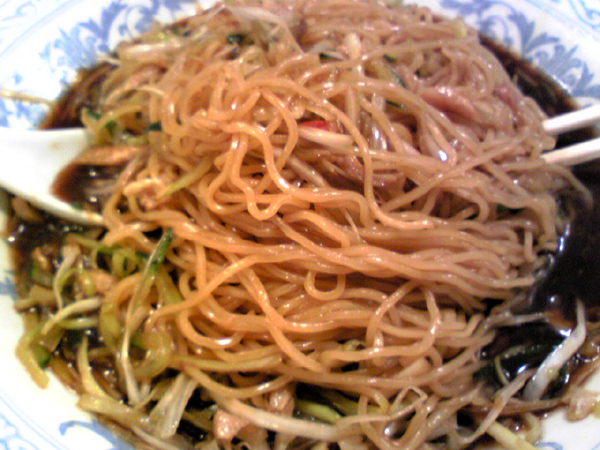 赤坂の「揚州商人(ようしゅうしょうにん)」で冷し黒酢麺を食す!